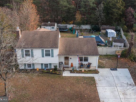 2nd image of 28 Mary Ellen Ln