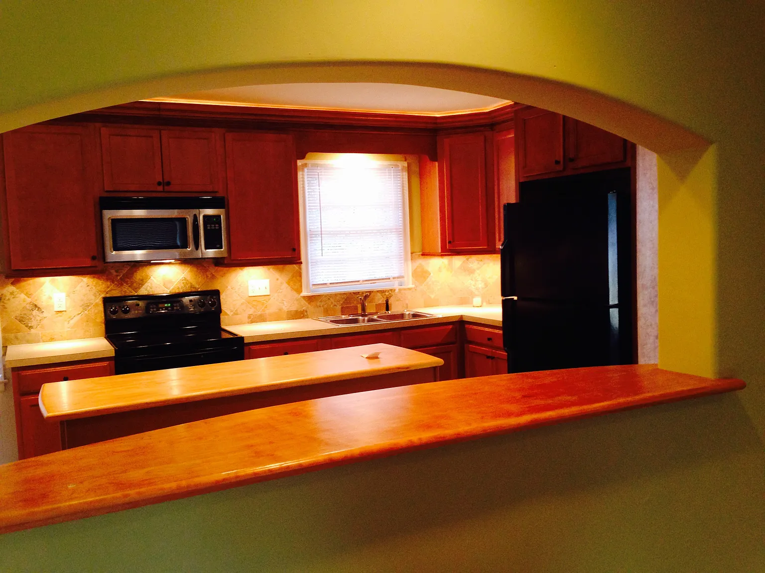 3 bed, 1200 sqft, $1,840 — Photo 2