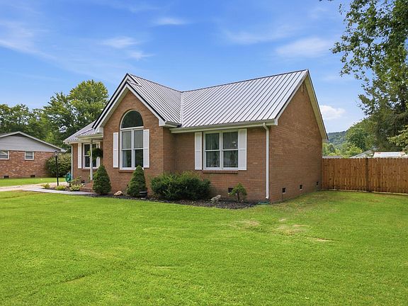3rd image of 46 Airwood Dr