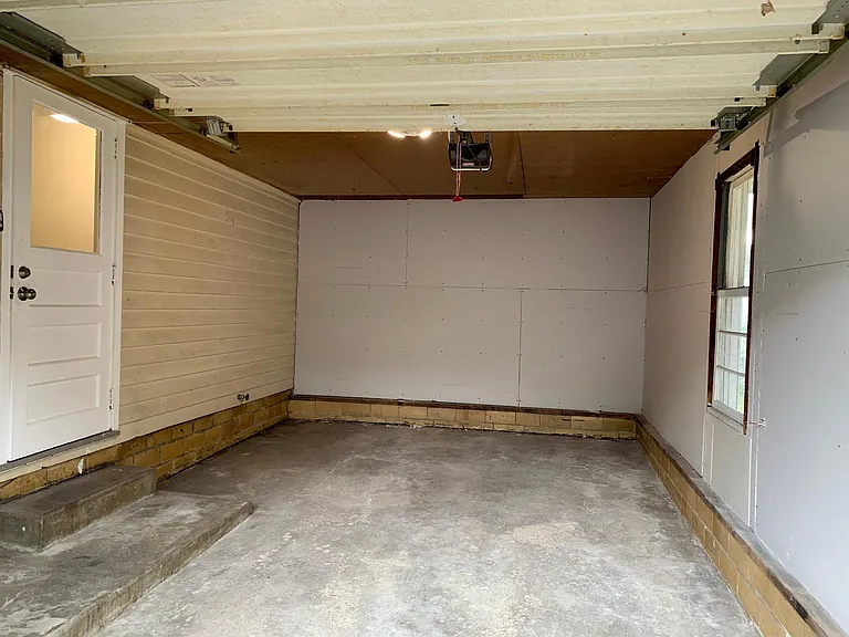 235 Everhard Rd SW — Photo 20