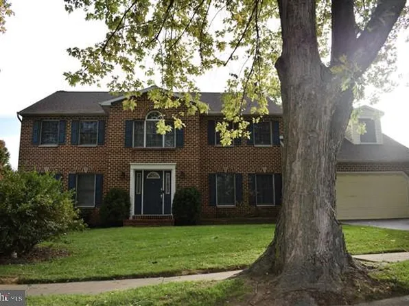 53 Hemlock Ln, Leola, PA 17540