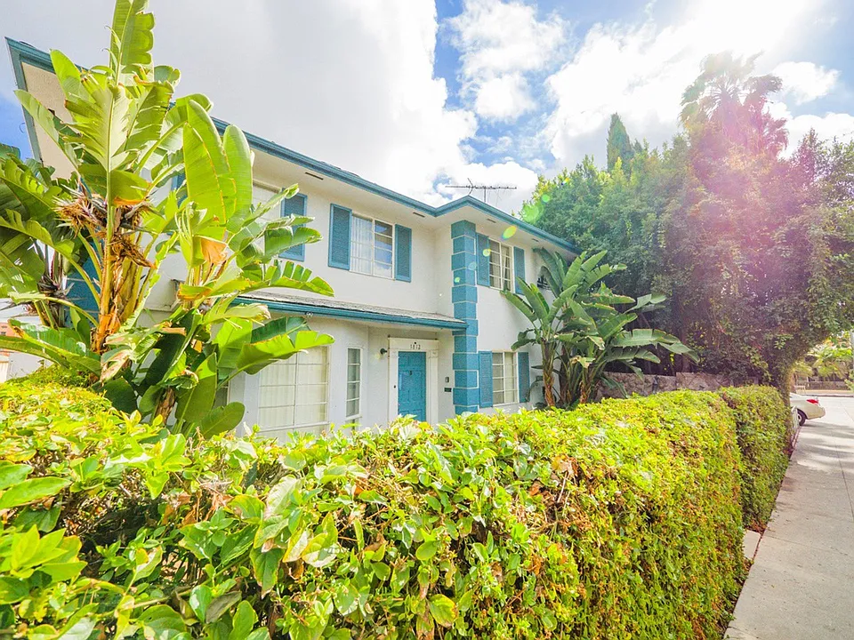 Charming 1950s Vintage Community in Prime Hollywood