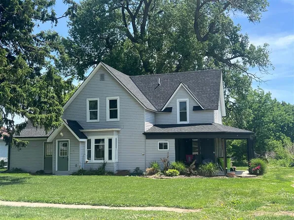 712 N 27th St, Blair, NE 68008