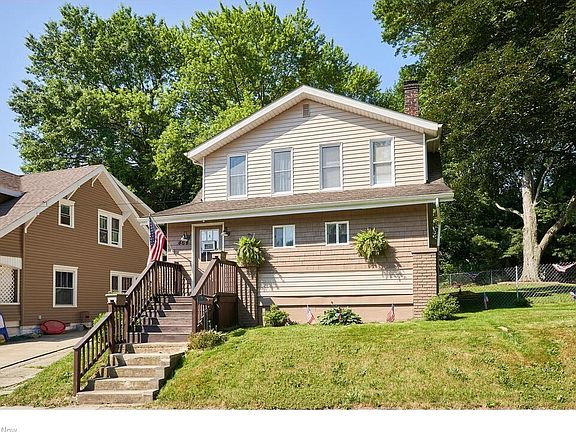 2nd image of 464 Lloyd St