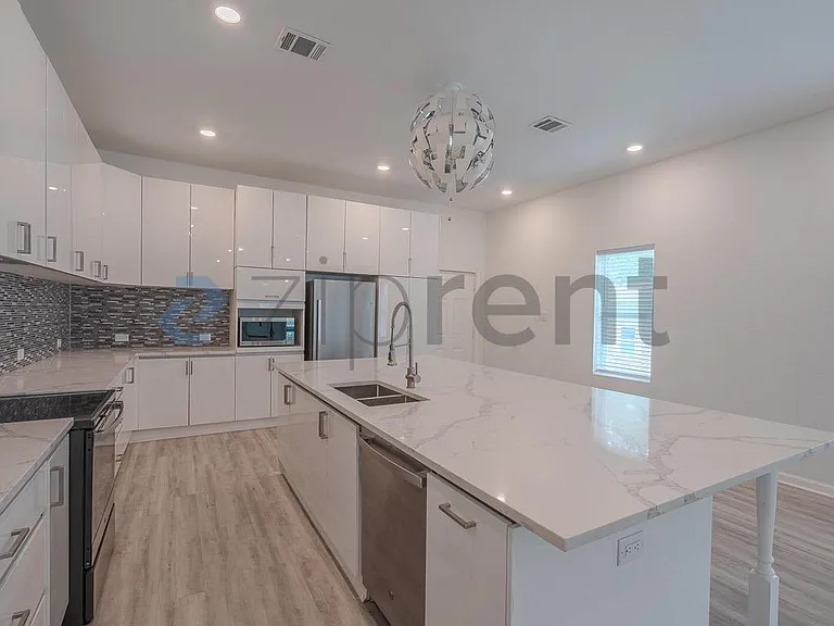 4123 Avenue M 1/2 — Photo 11
