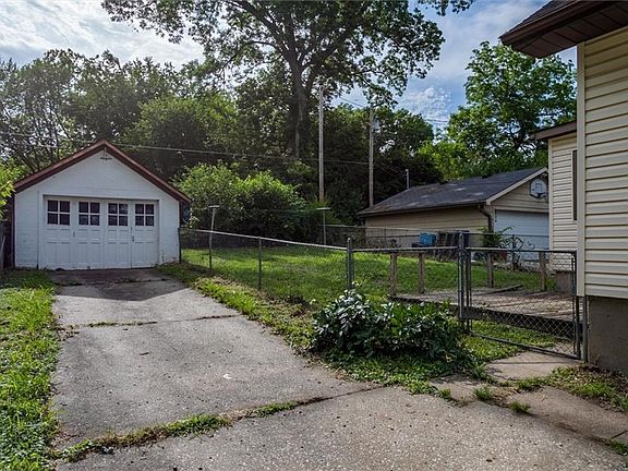 4th image of 1418 9th Ave