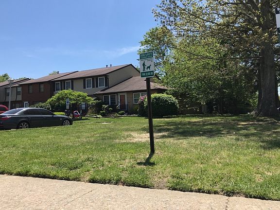 2nd image of 882 Cindy Ct