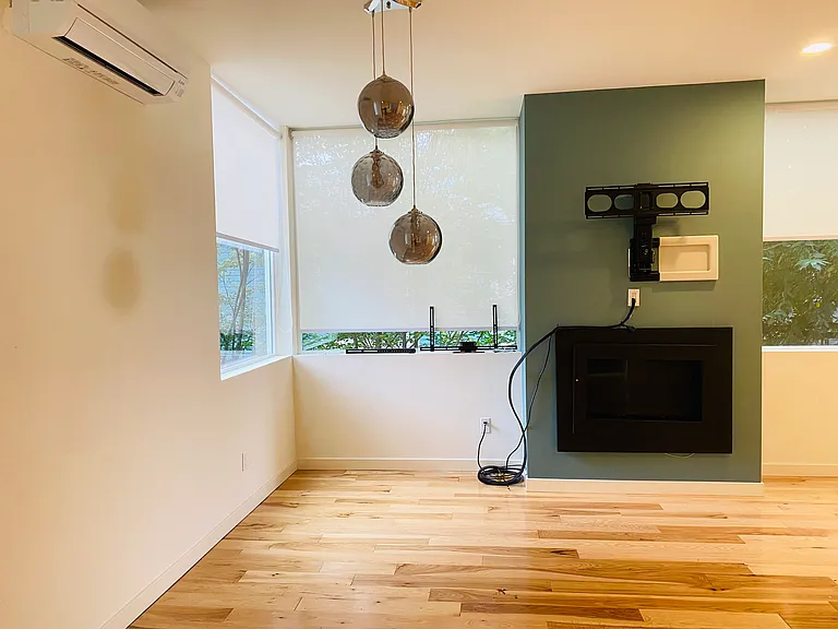2322 E Denny Way — Photo 9