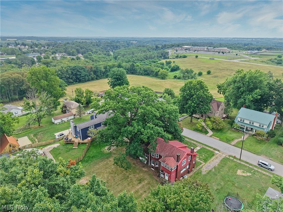 7th image of 412 Oakwood Dr