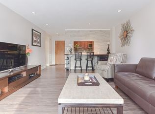 4 Summit Dr APT 213, Reading, MA 01867