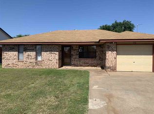 112 Christy Dr, Lahoma, OK 73754