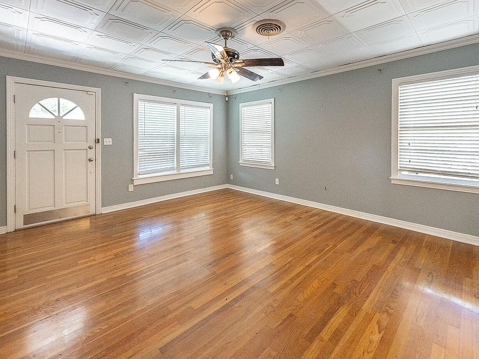 3204 26th St, Lubbock, TX 79410 | MLS #202557992 | Zillow