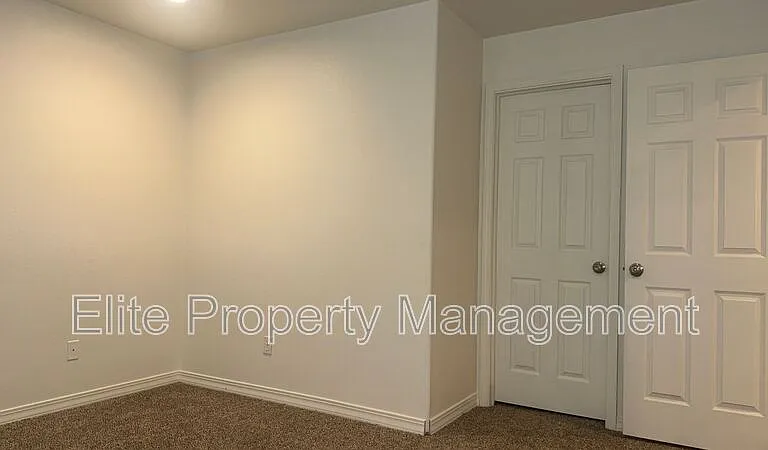 195 S Stardust Ct — Photo 3