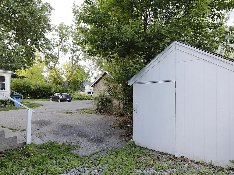 504 N Walnut St — Photo 21