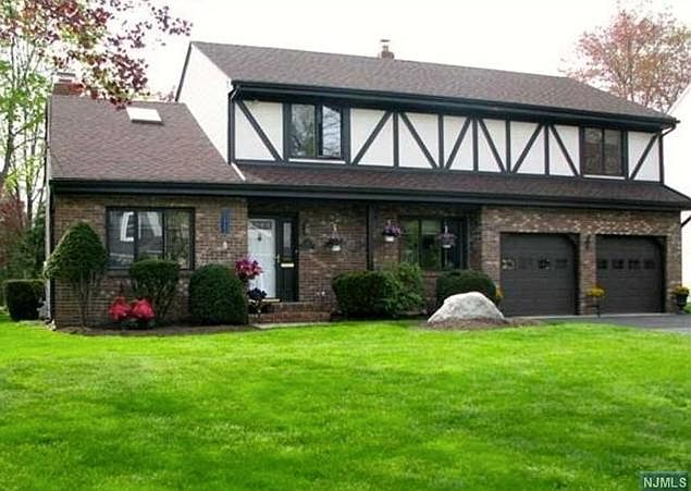1st image of 49 Oxford Ct