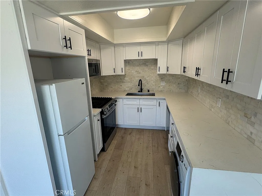 1 bed, 700 sqft, $2,295 — Photo 2