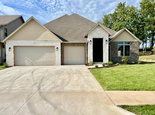 1121 E Siler Pkwy, Springfield, MO 65810