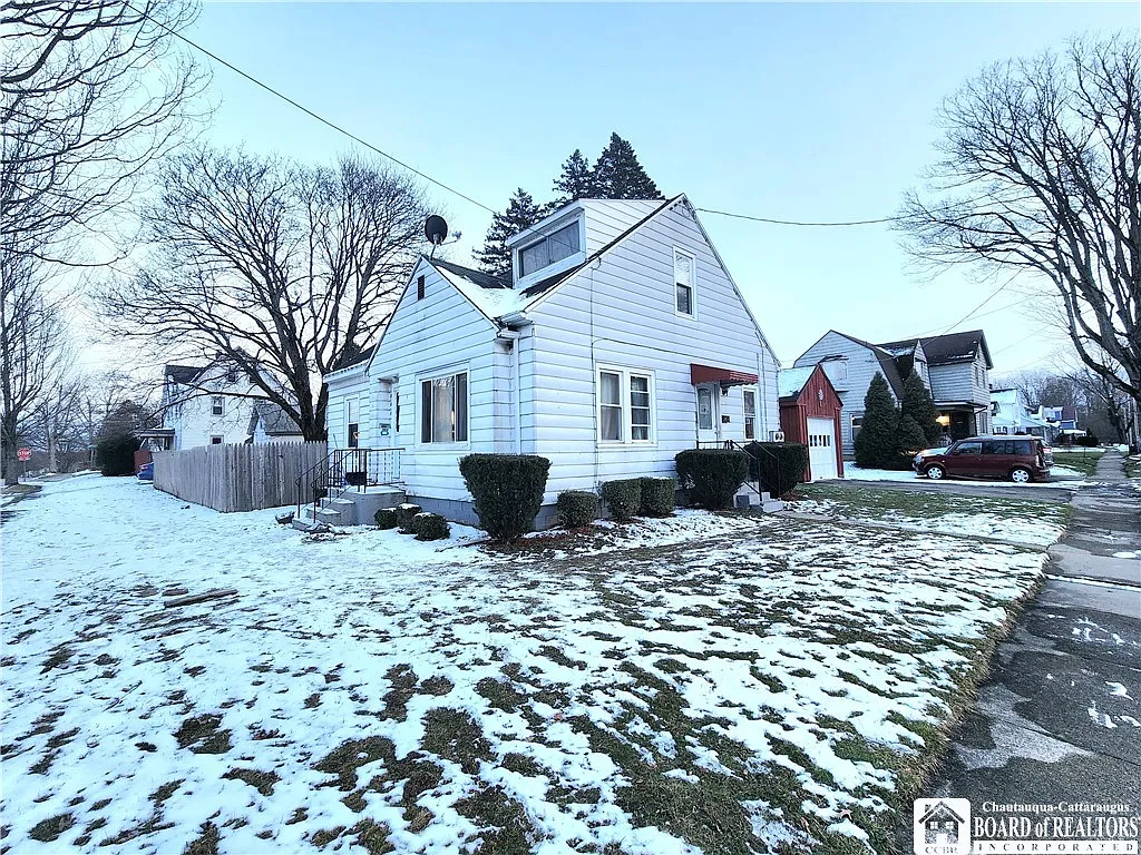 191 Hazeltine Ave photo 1