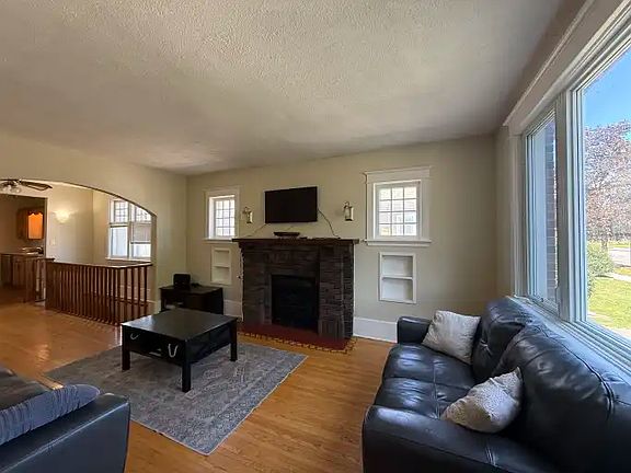 5th image of 225 Mark St #1A