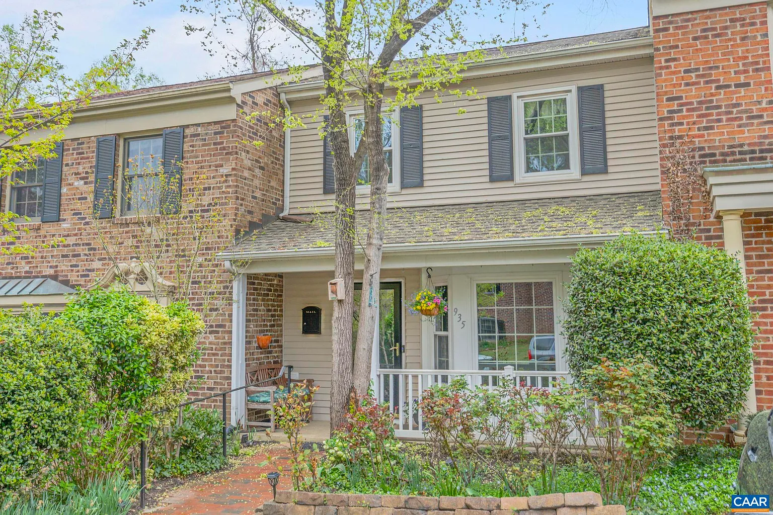 935 Huntwood Ln photo 1