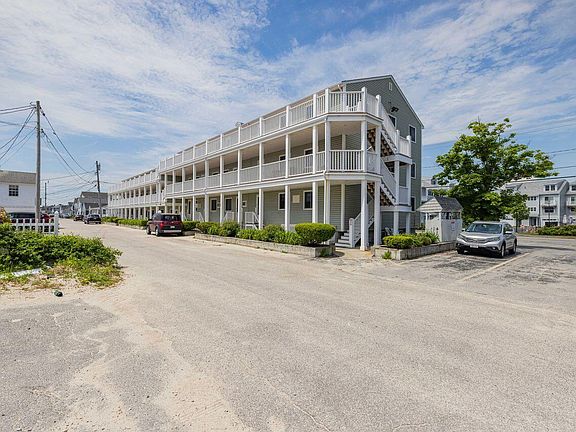 5th image of 189 E Grand Avenue #305