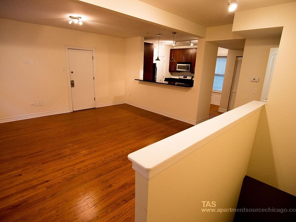 1st image of 3814 N Sheffield Ave APT 1E