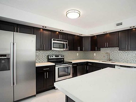 4th image of 2730 NE 183rd St APT Th2