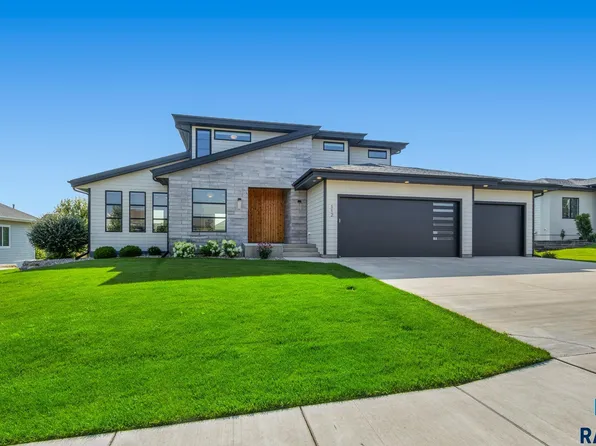 112 N Harvest Hill Cir, Sioux Falls, SD 57110