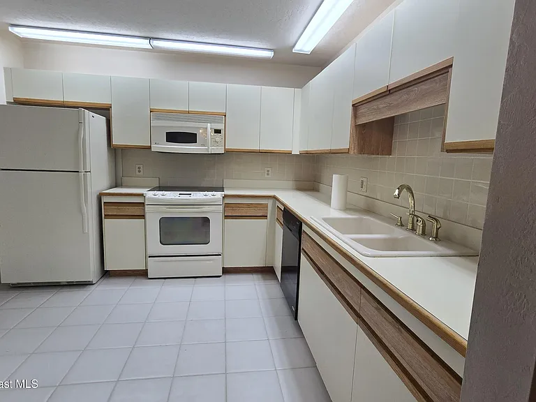 816 Greenwood Manor Cir #10 — Photo 16
