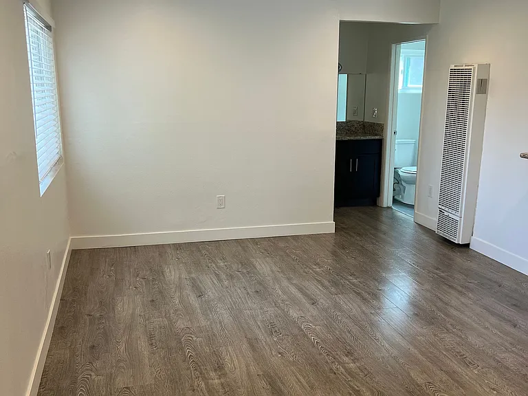 5912 Willoughby Ave #1 — Photo 6
