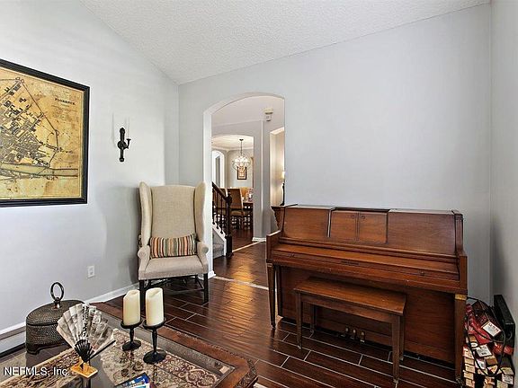 5th image of 2517 Camco Ct