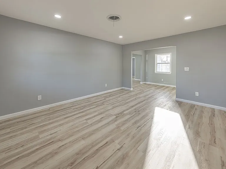 5409 Avenue D — Photo 10