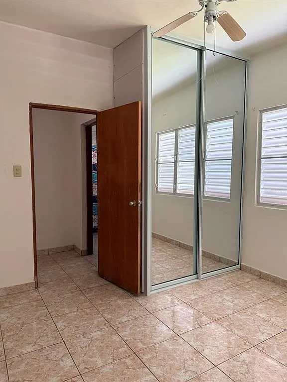 3 bed, 1.0 bath, 984 sqft, $1,000 — Photo 4