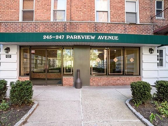 3rd image of 247 Parkview Ave APT 4N