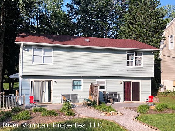 2nd image of 904A S Main St