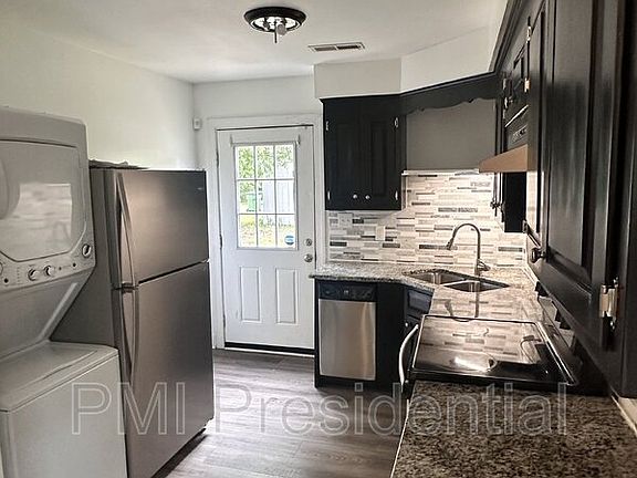 3rd image of 239 E 36th St