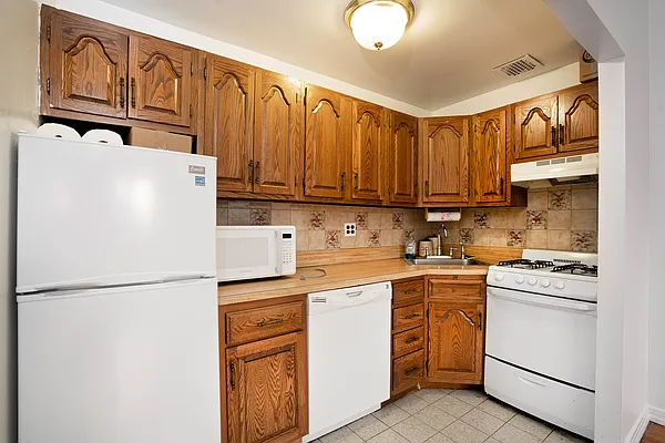 Rented by Charles Coutinho LLC | media 19