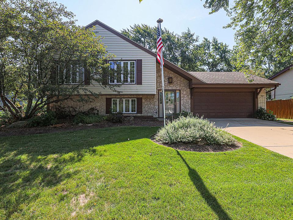 1st image of 261 Oxford Ln