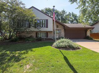 261 Oxford Ln, Bloomingdale, IL 60108