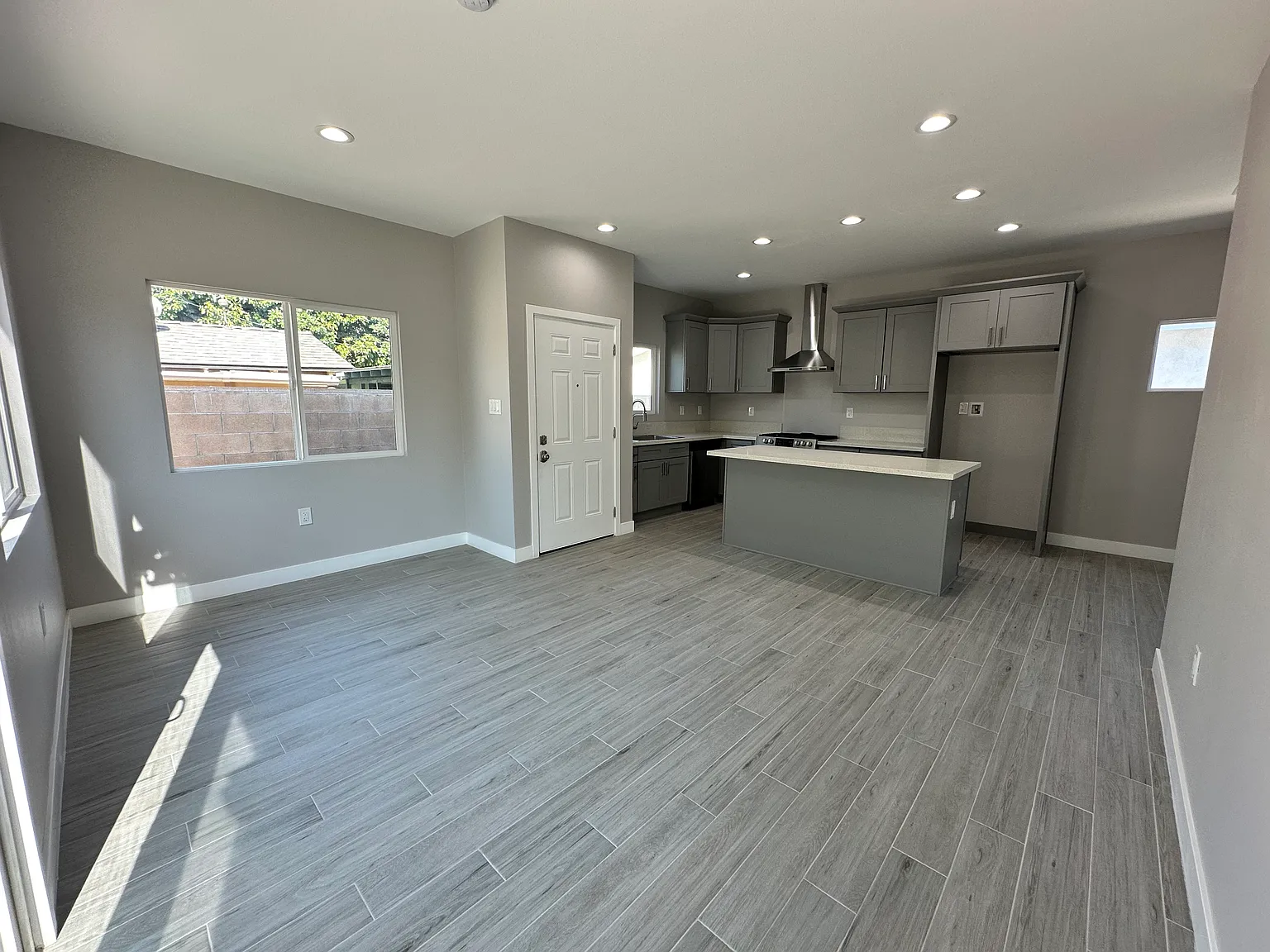 3 bed, 1112 sqft, $3,600 — Photo 2