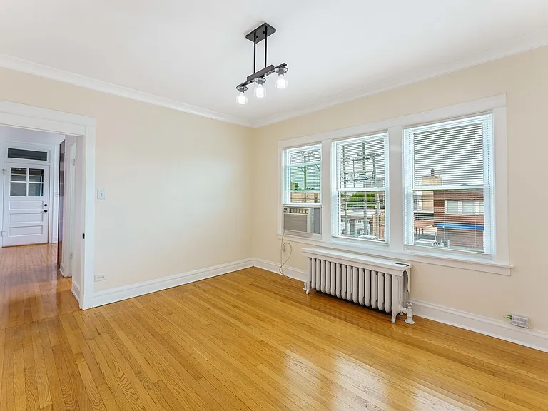 2125 Wesley Ave — Photo 6