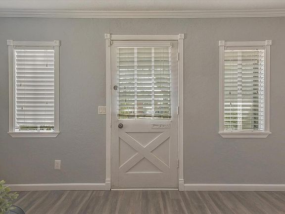5th image of 3013 E Hills Dr