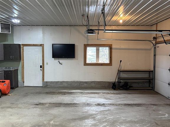 4th image of 300 Coventry Rd