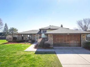 7117 Hudson St, Darien, IL