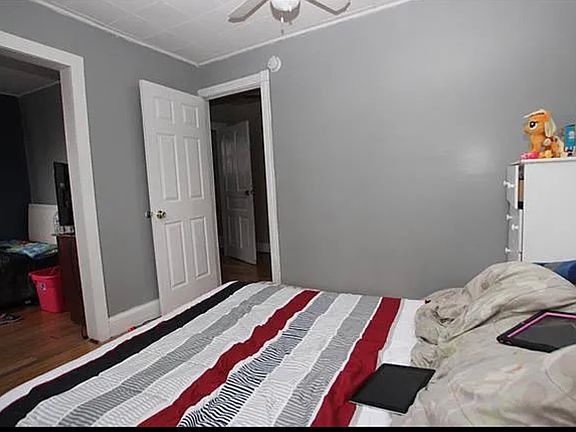 4th image of 139 Milton St