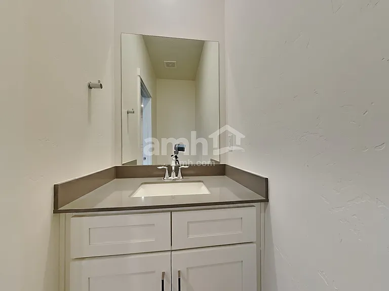 2440 S Deborah Ave — Photo 8