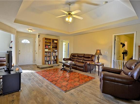 4th image of 297 Longview Ct