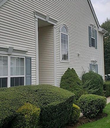 4th image of 118 Surrey Ct