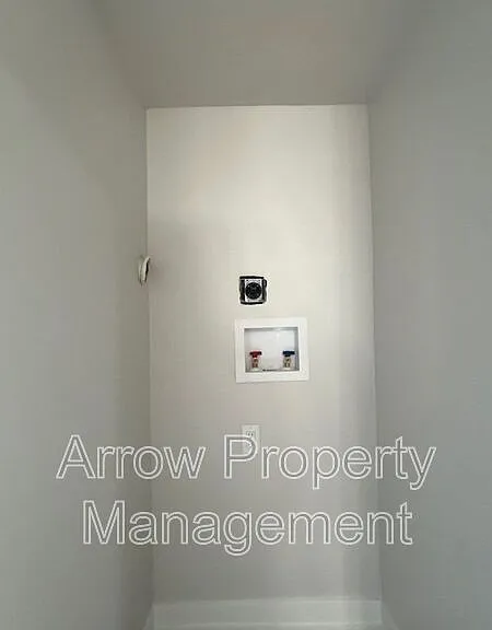 3405 Holdrege St #103 — Photo 11