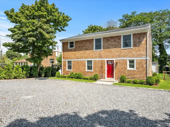 647 Montauk Highway, East Quogue, NY 11942